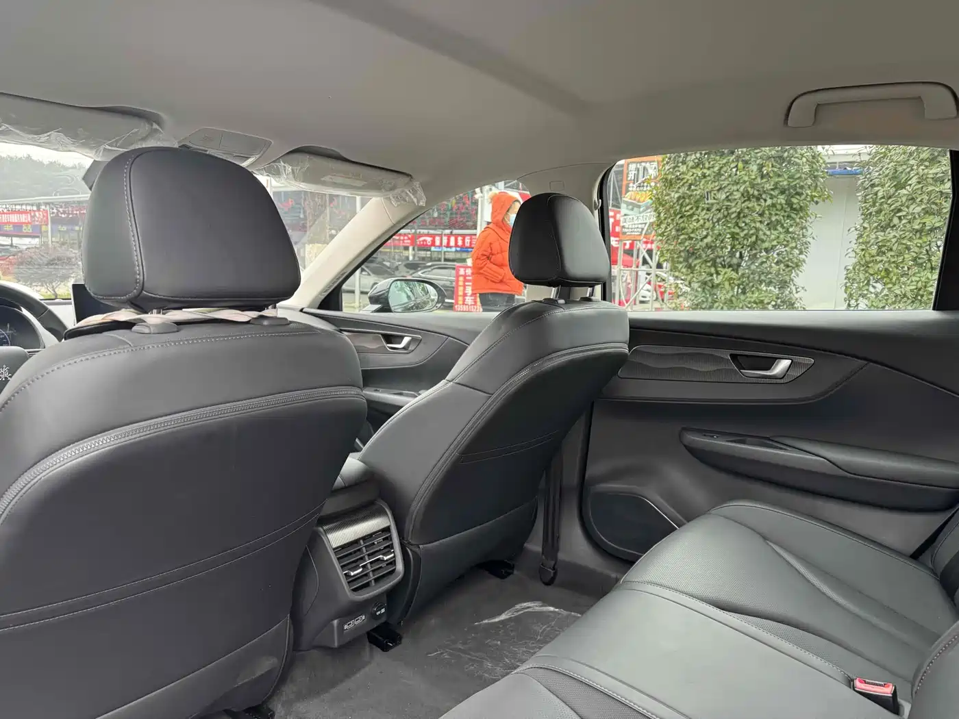 Фото 7 - Hongqi E-QM5
