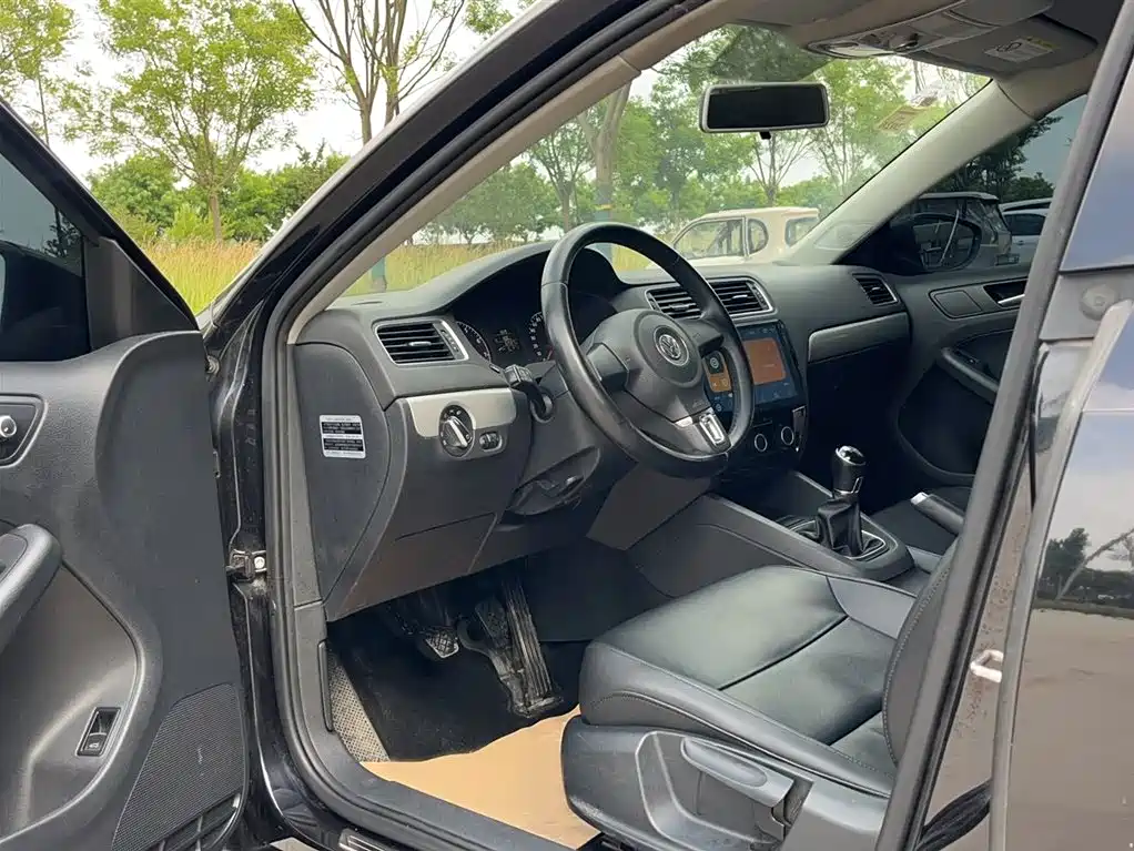 Volkswagen Sagitar 2014 1.6L Manual Comfort фото 15