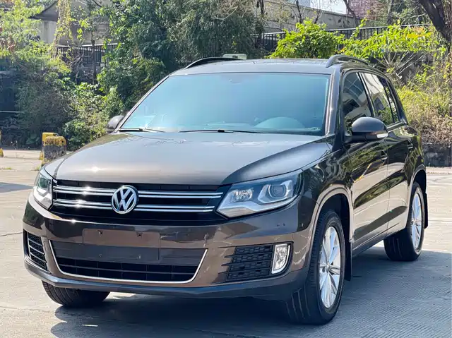 VOLKSWAGEN TIGUAN