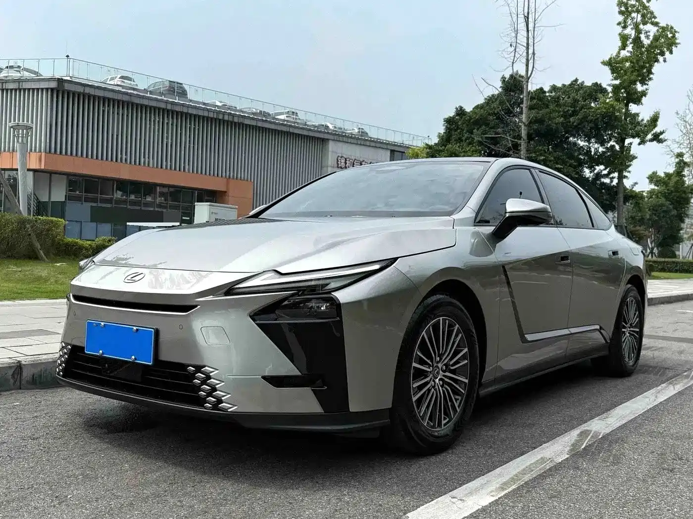 Lexus ES 2026 2025 Model 300h Base Version