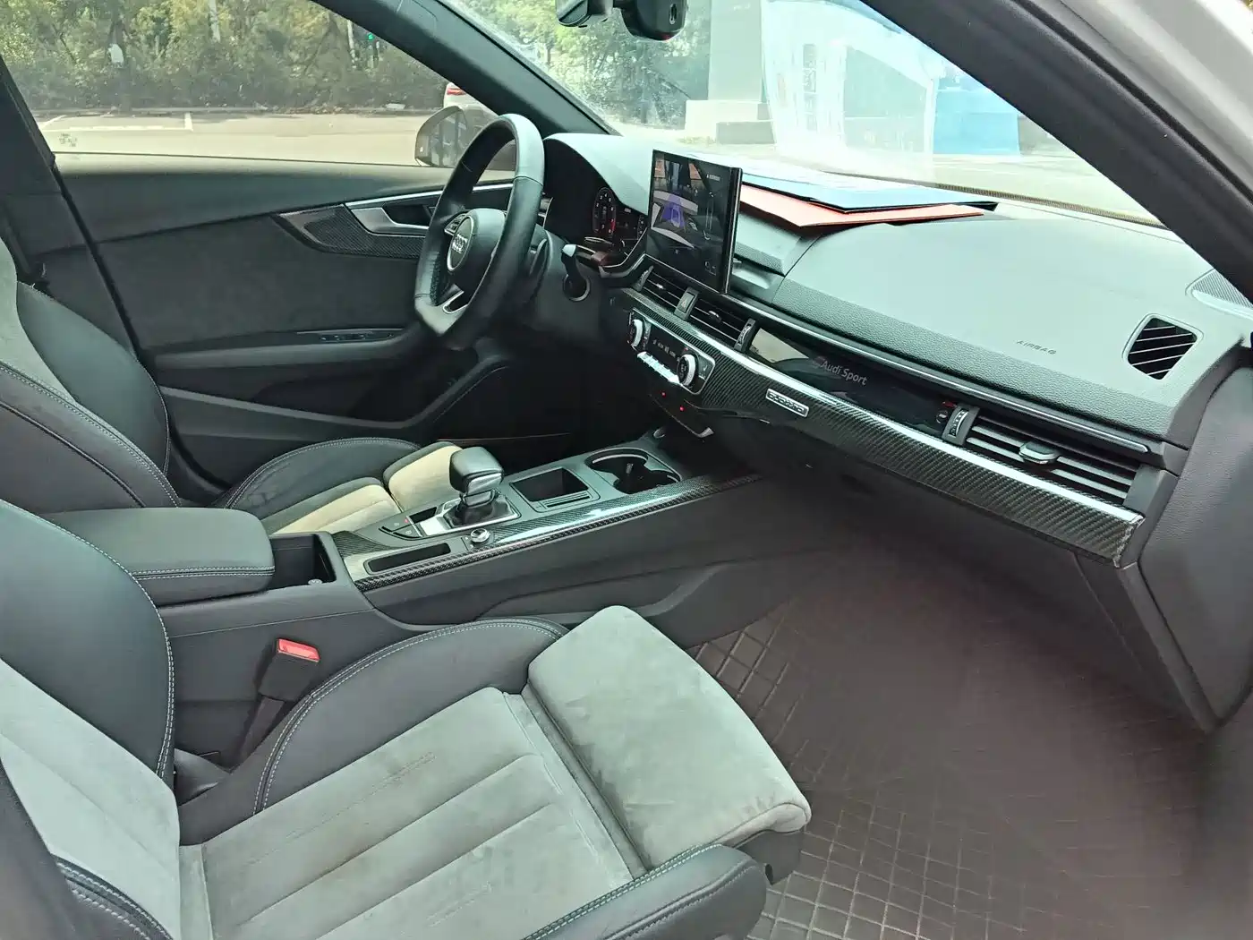 Фото 15 - Audi A4L