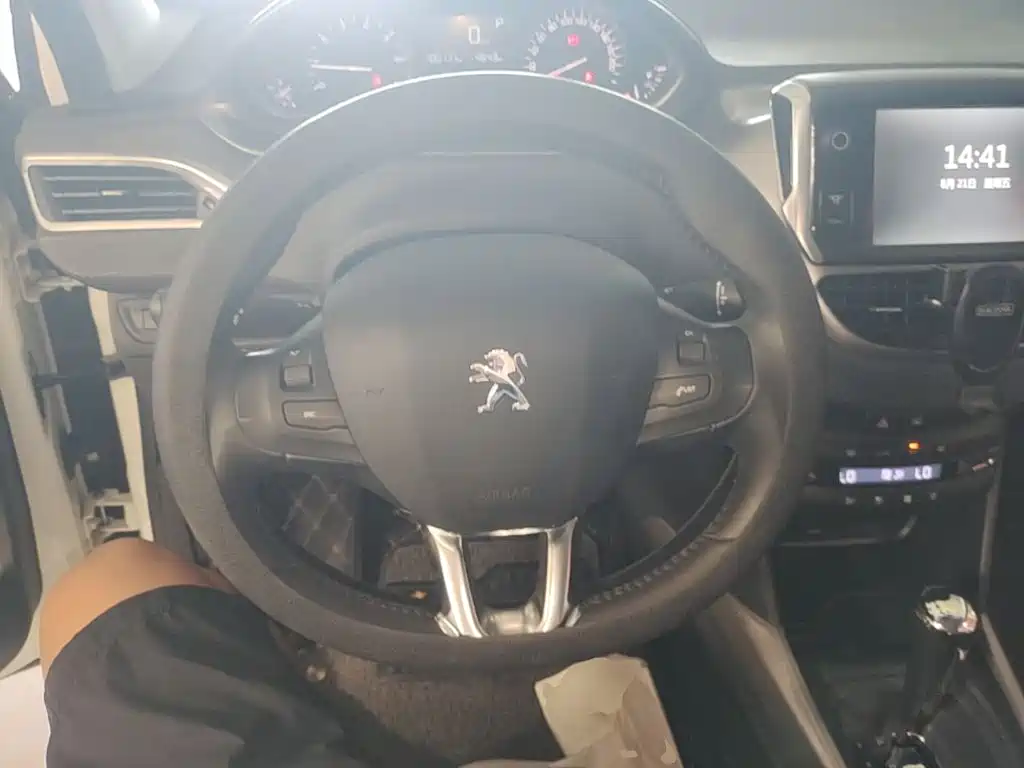 Peugeot 2008 2015 2014 1.6L Automatic Fashion Edition