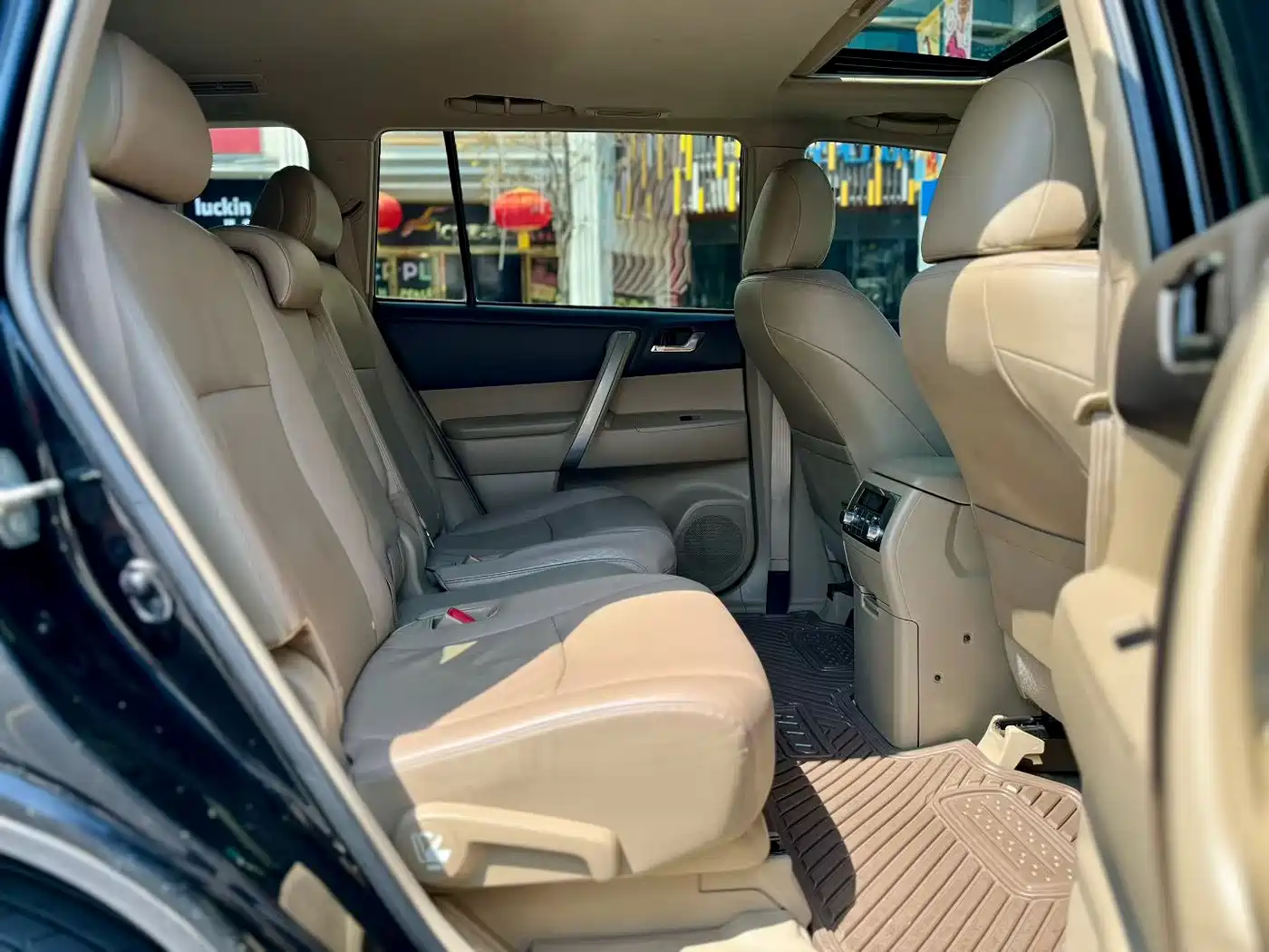 Toyota Highlander 2012 2.7L 2WD 7-Seater Luxury Edition фото 7