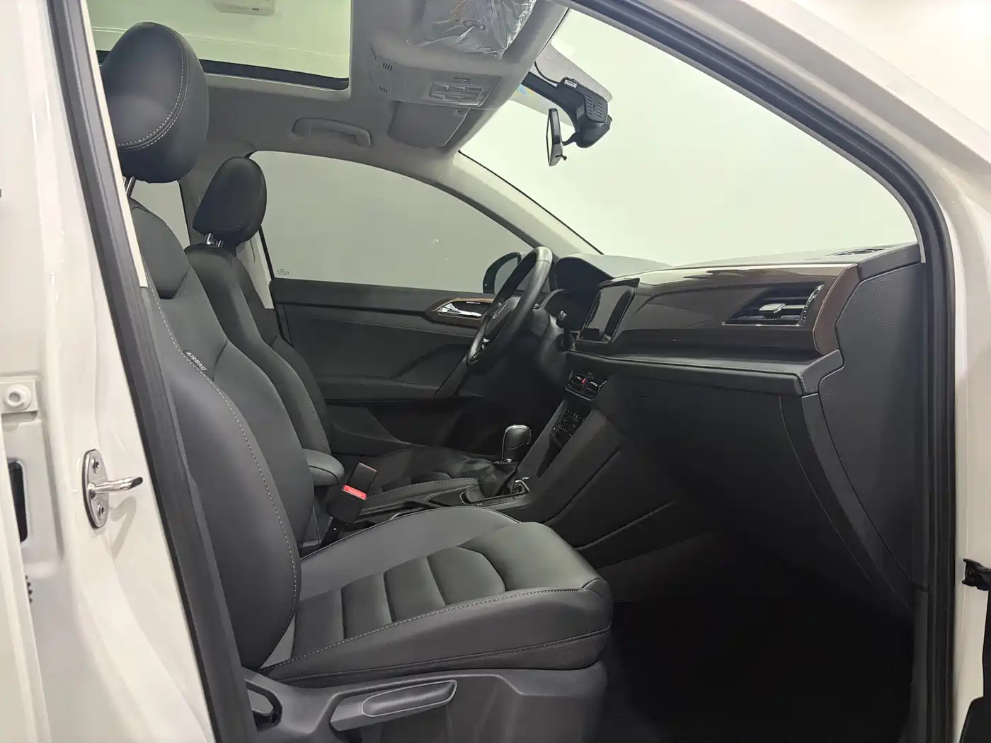 Volkswagen Tharu 2022 280TSI FWD Luxury Edition фото 14