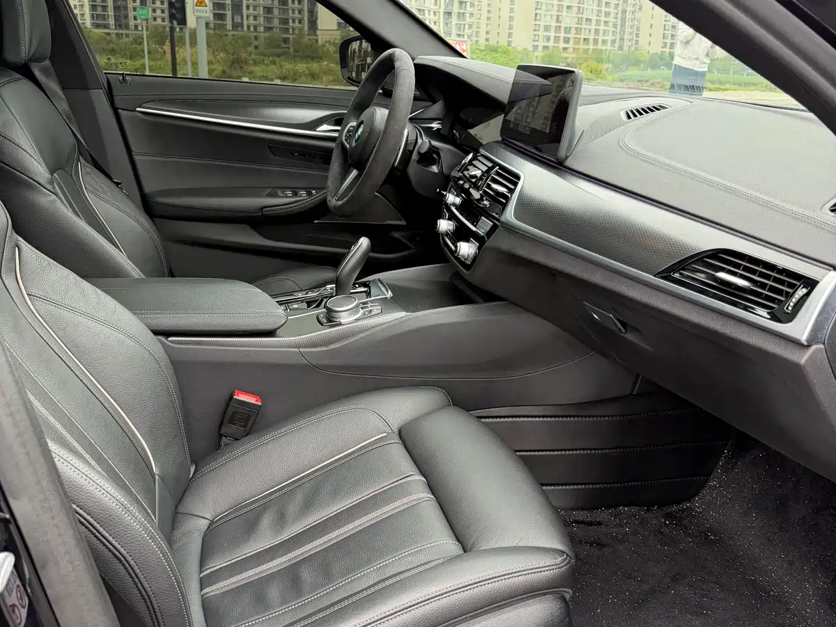 BMW 5 Series (Import) 2022 530i Style Edition M Sport Package фото 6