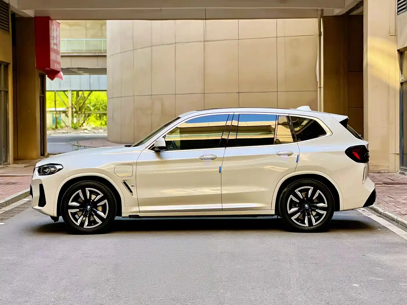 BMW iX3 2024 Leading Edition фото 15