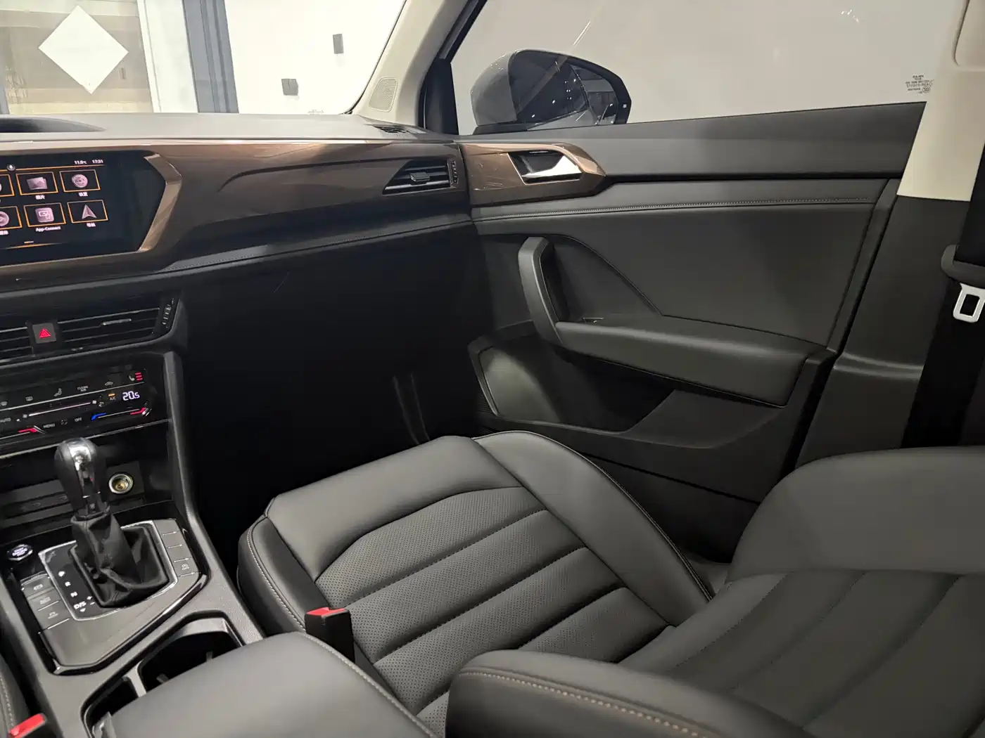 Volkswagen Tharu 2022 280TSI FWD Luxury Edition фото 10