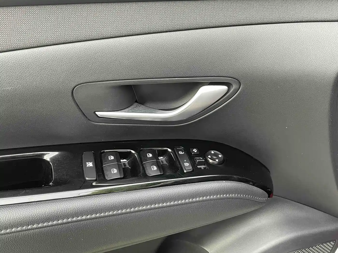 Hyundai Tucson 2023 Tucson L 1.5T Automatic 2WD LUX Premium Edition фото 8