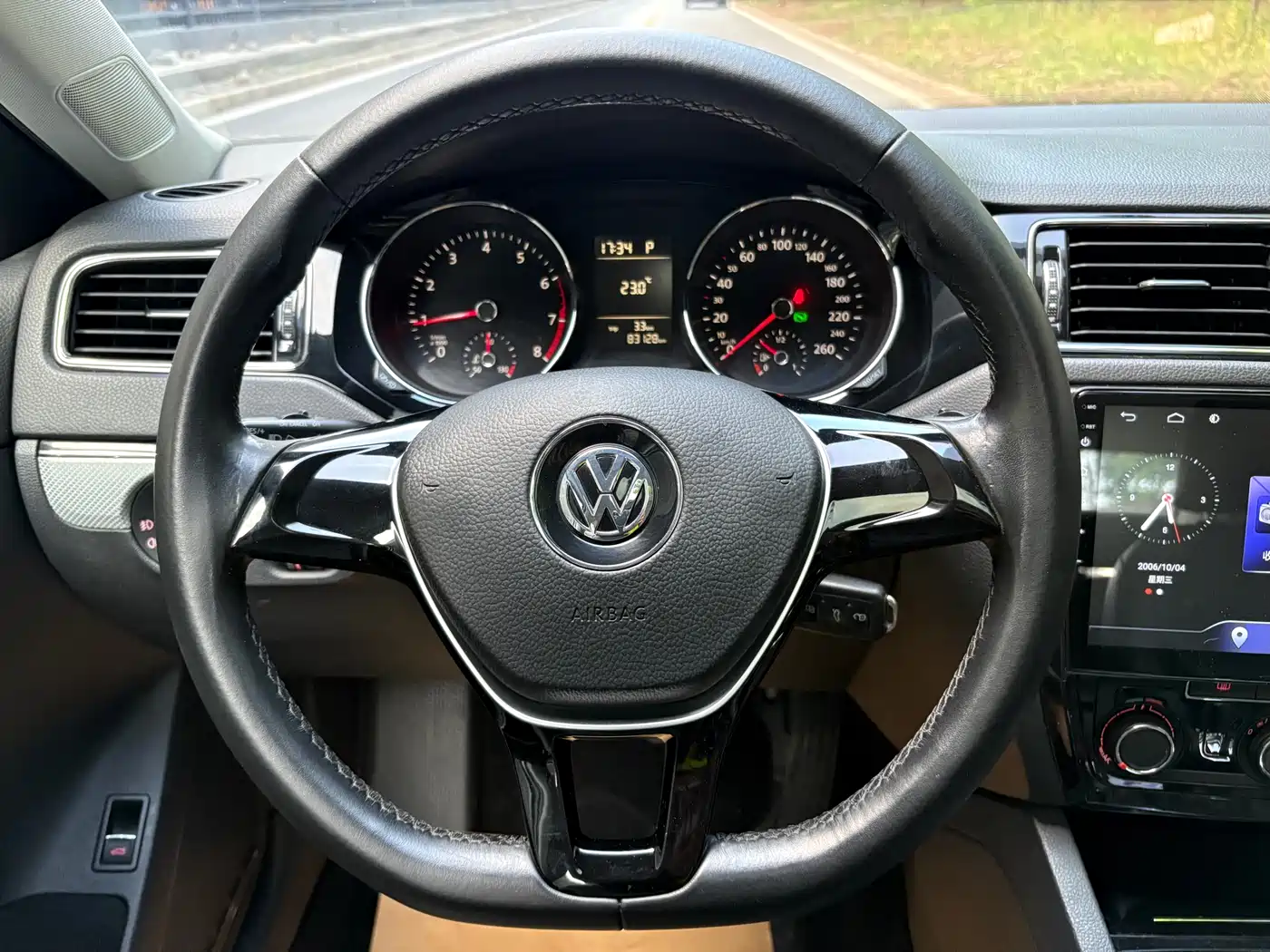 Volkswagen Sagitar 2015 230TSI Automatic Comfort фото 8