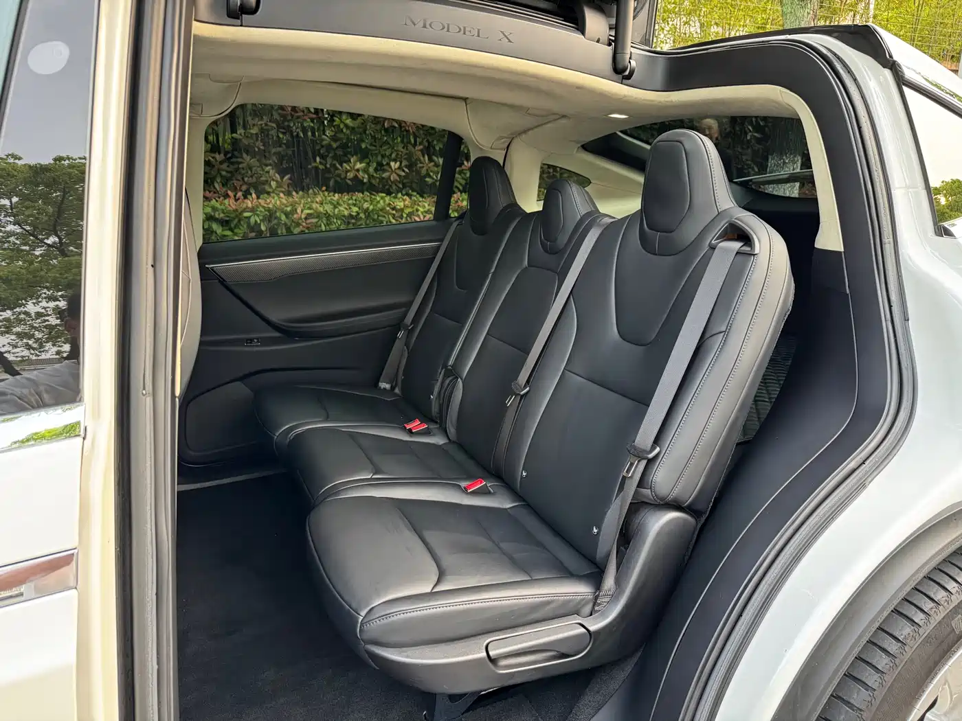 TESLA MODEL X