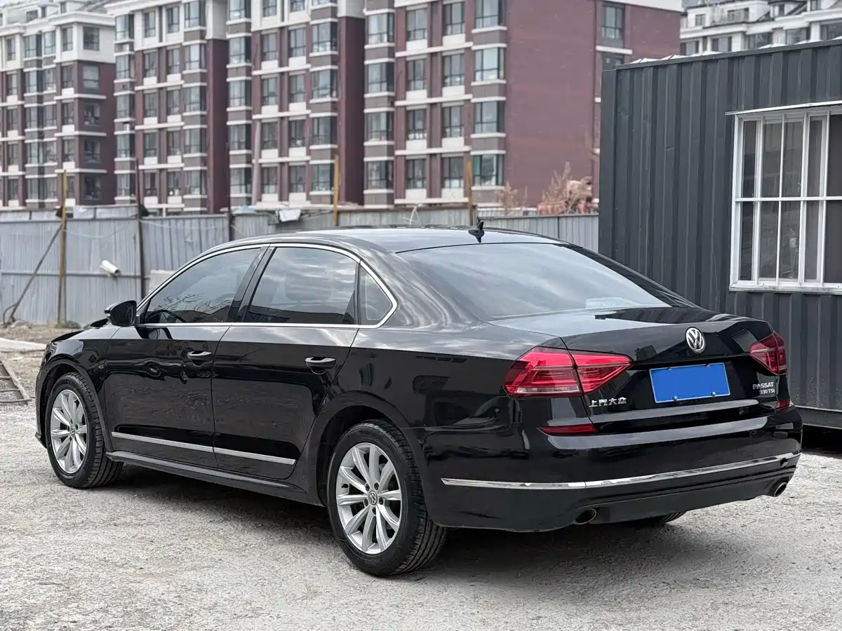 Volkswagen Passat 2017 330TSI DSG Prestige фото 4