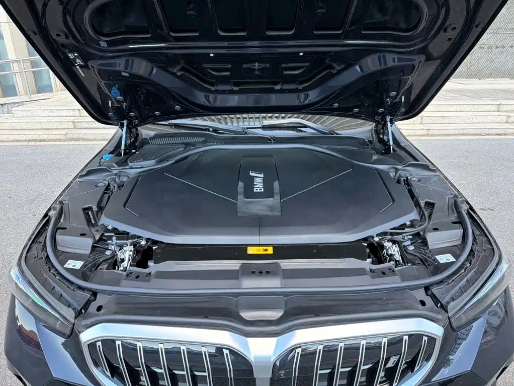 Фото 16 - BMW i5