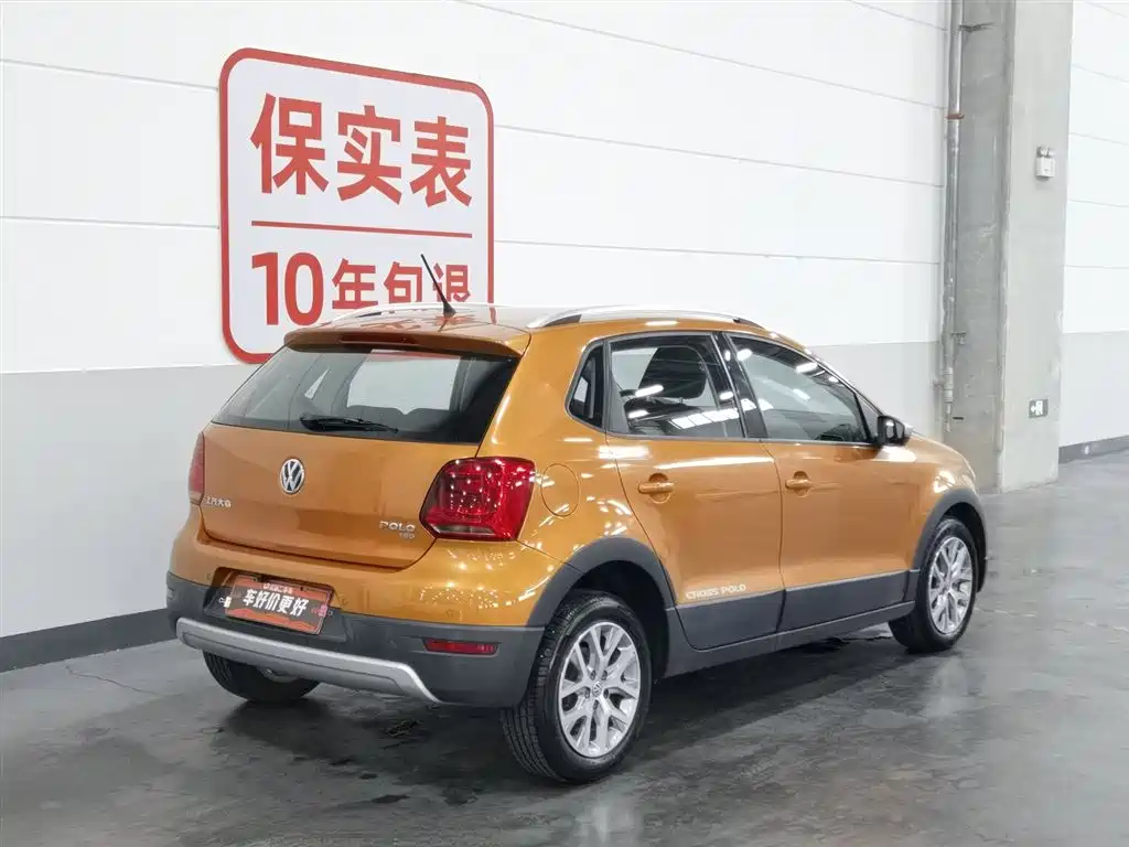 Volkswagen Polo 2016 1.6L Cross Polo Automatic фото 2