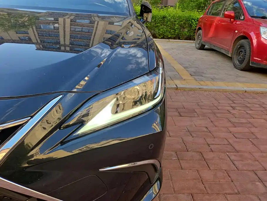 Lexus ES 2022 300h Excellence Edition фото 5