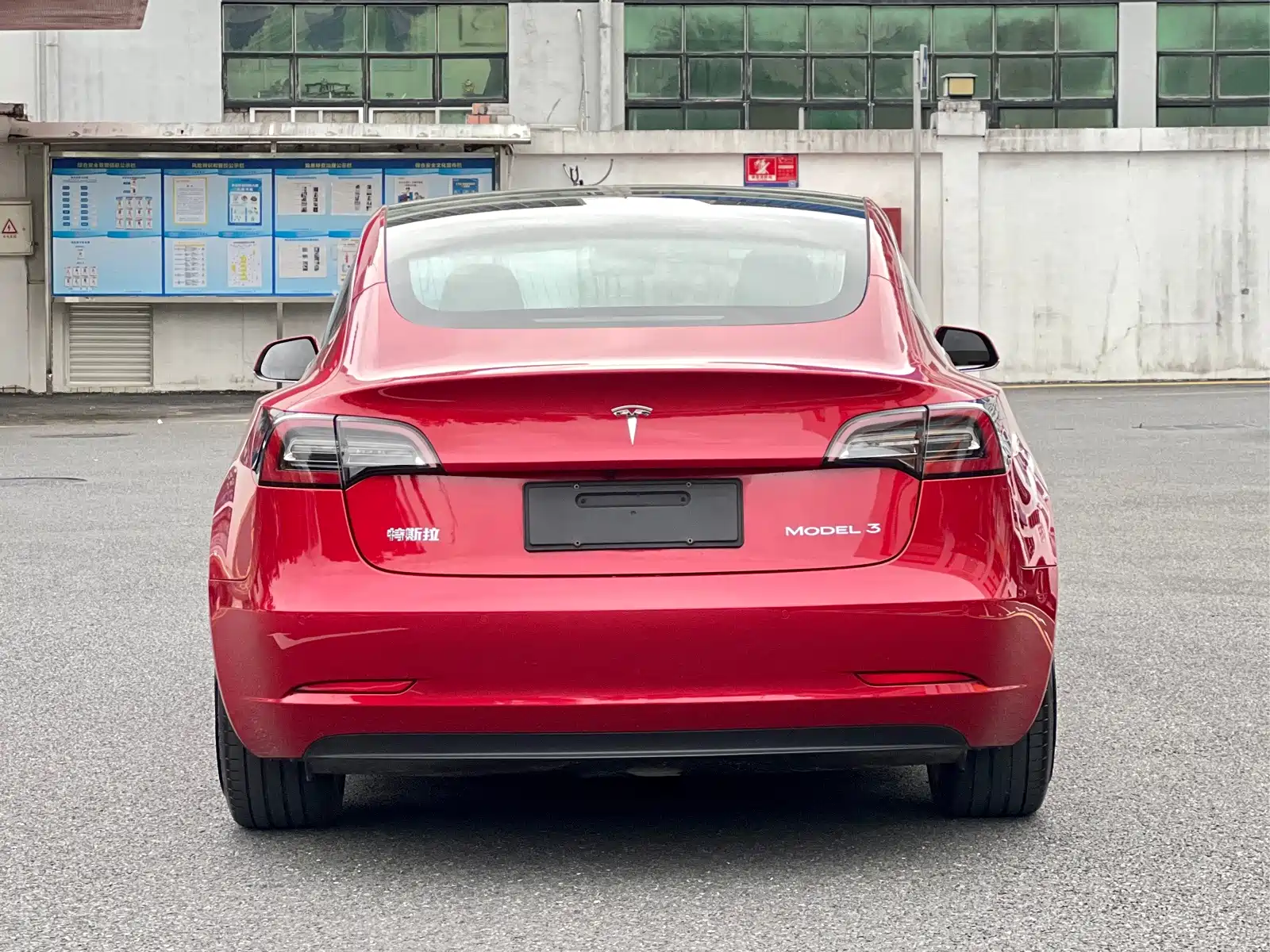 Фото 9 - Tesla Model 3
