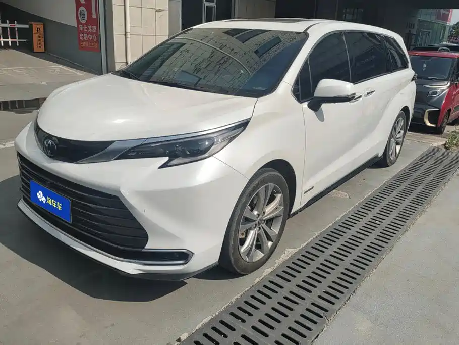 Toyota Sienna 2023 2.5L Hybrid Premium Edition