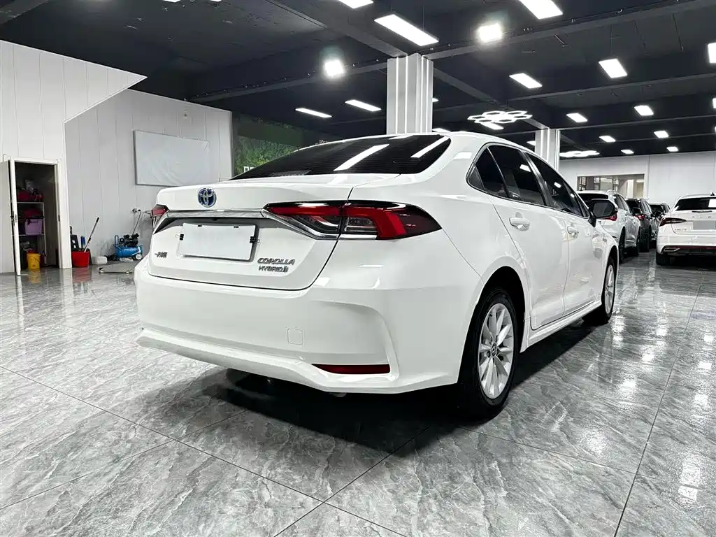 Toyota Corolla 2021 Hybrid 1.8L E-CVT Elite Edition фото 6