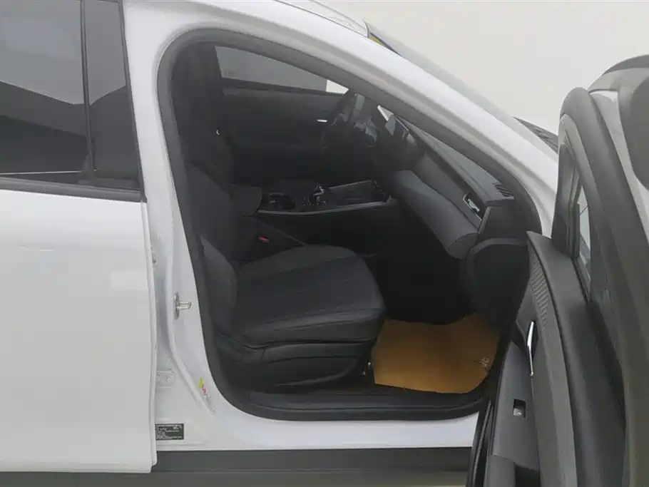 BYD Qin PLUS 2025 DM-i Smart Drive 55KM Leader фото 8