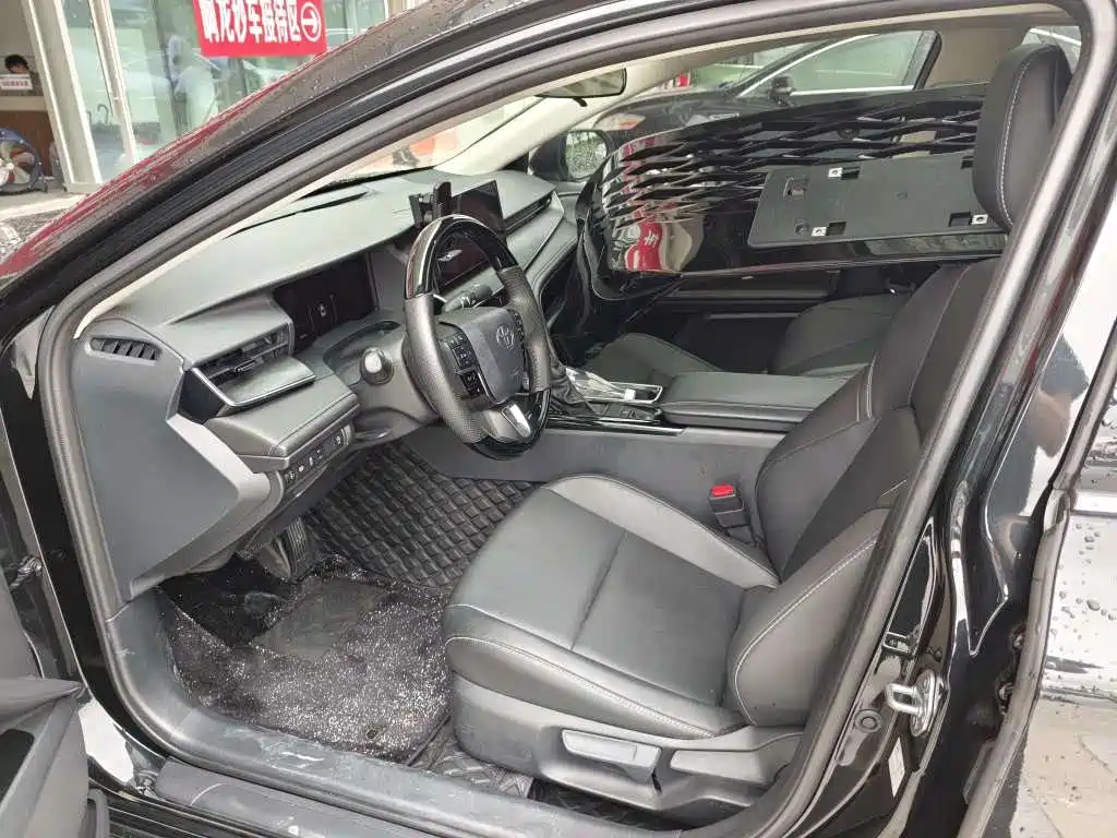 Фото 6 - Toyota Camry
