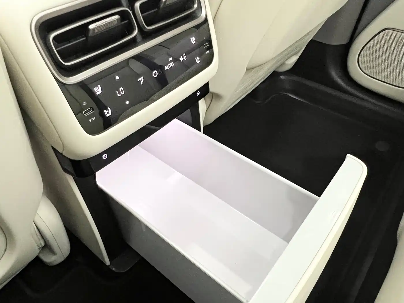 Фото 18 - Li Auto i6
