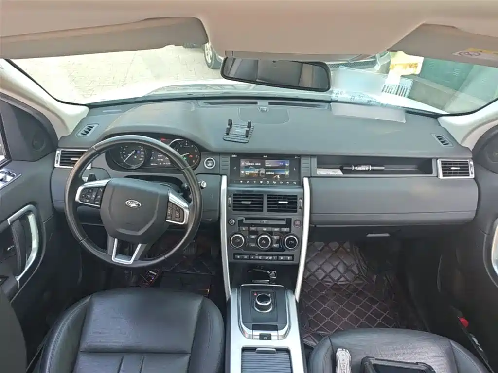 Land Rover Discovery Sport 2018 240PS HSE Edition фото 10