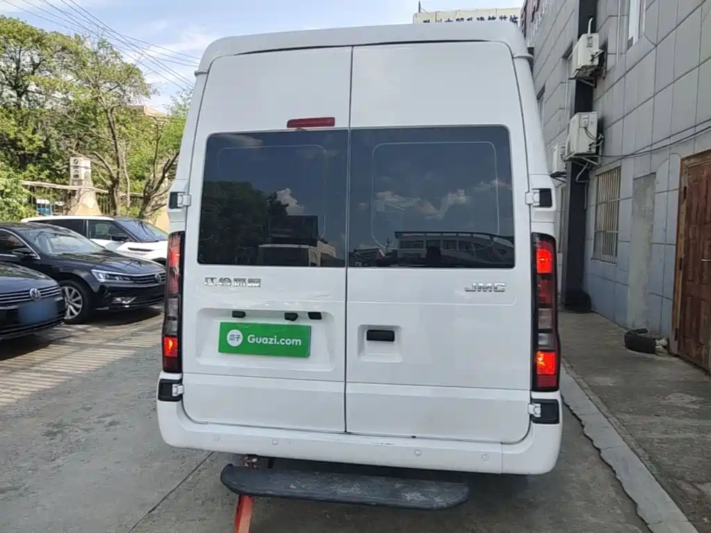 Jiangling JMC Fushun 2025 2025 Model 2.0T 8AT Diesel Medium Wheelbase Medium-High Roof Commercial Multi-purpose Vehicle 7 Seater