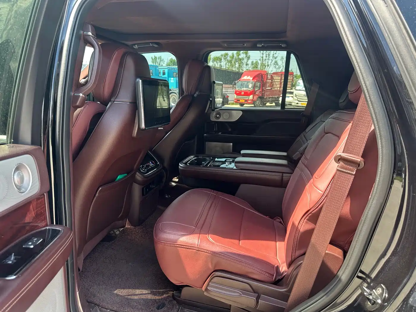 Фото 6 - Lincoln Navigator