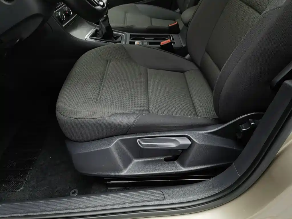 Photo 20 - Volkswagen Golf