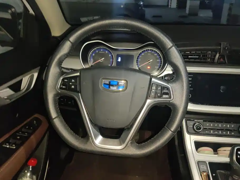 Фото 15 - Geely Vision