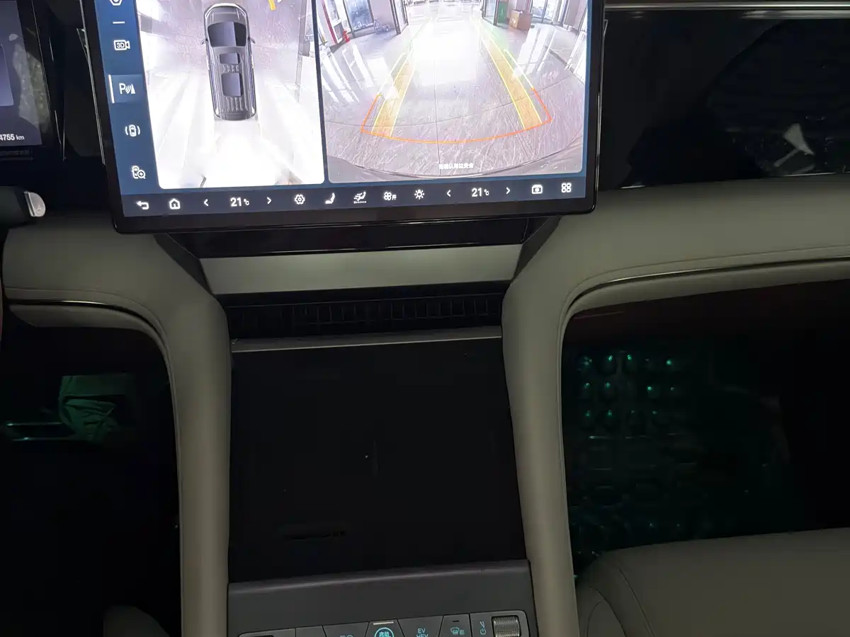 BYD Xia 2025 2025 DM-i 1.5T 180km Surpass Edition