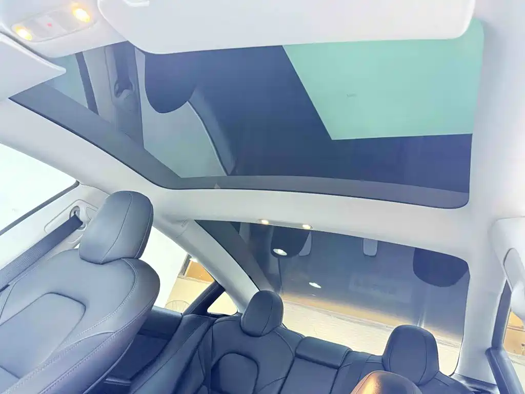Фото 18 - Tesla Model 3