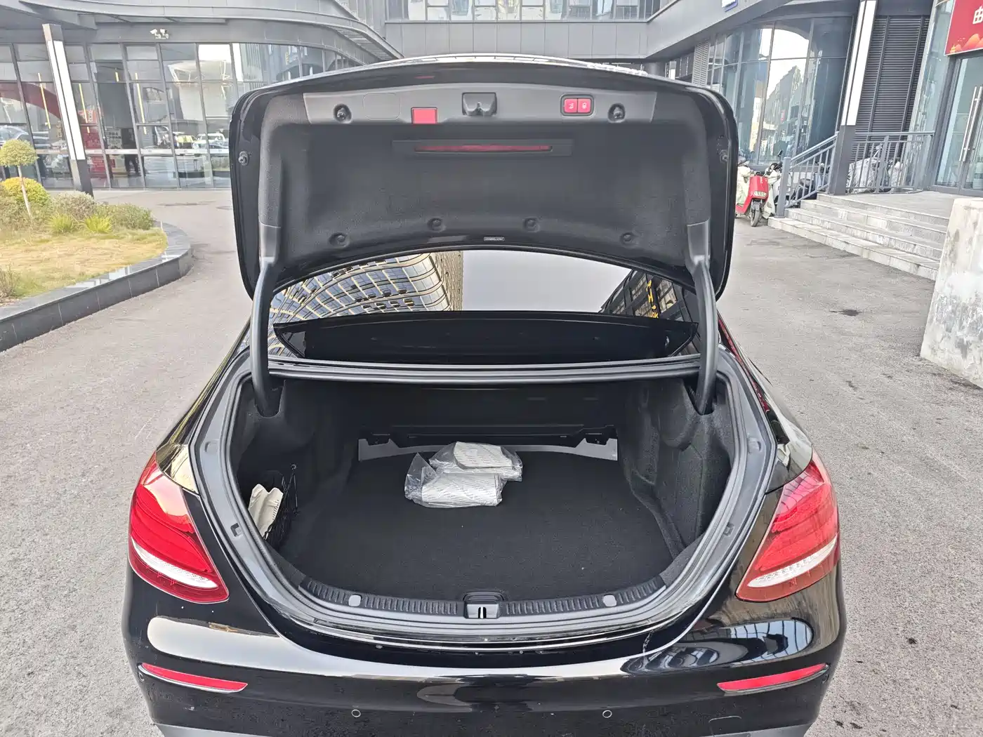Mercedes-Benz E-Class 2020 Facelift E 300 L Sport Exclusive фото 22