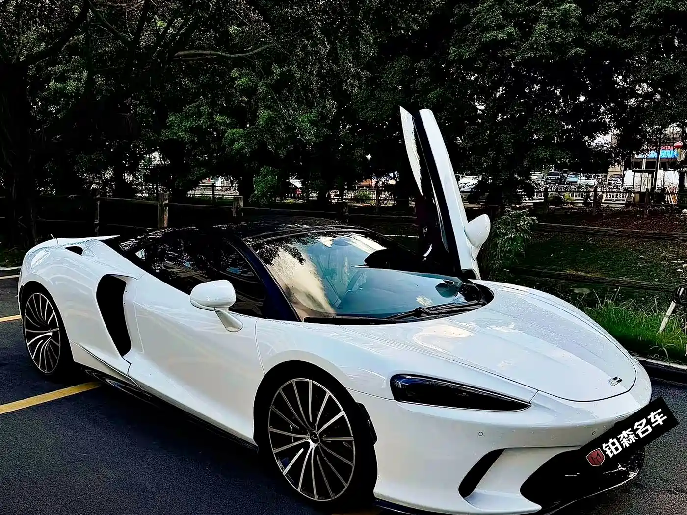 2023 McLaren GT