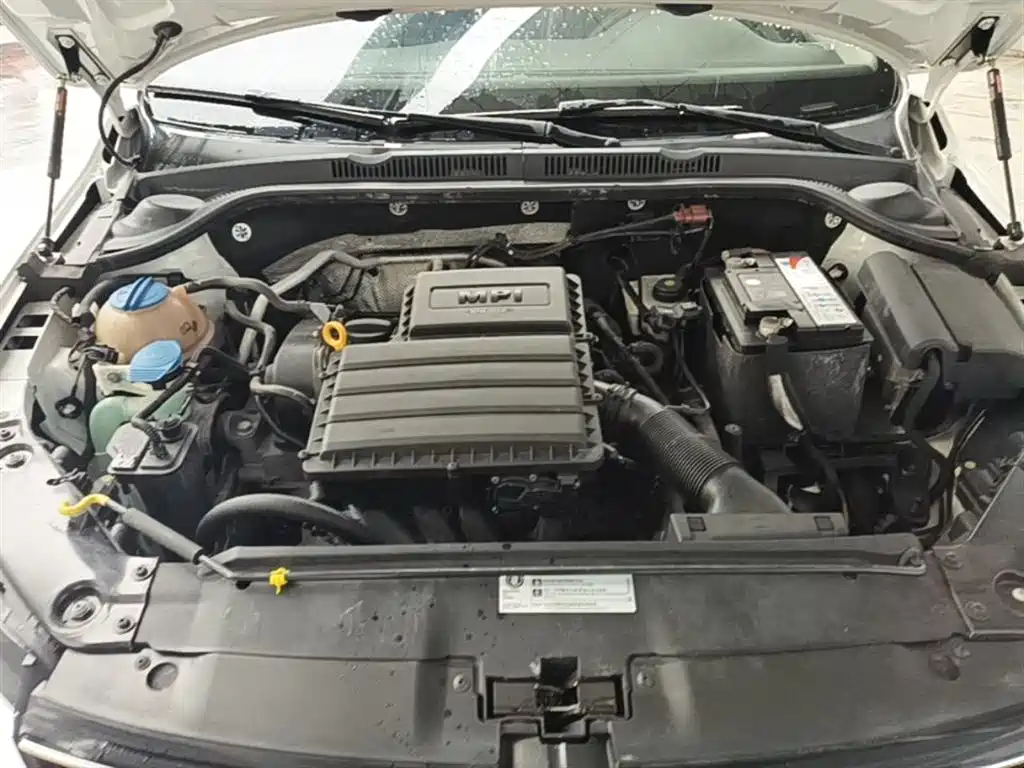 Volkswagen Sagitar 2018 1.6L Automatic Comfort фото 16