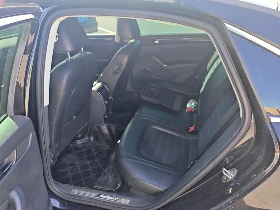 Photo 11 - Volkswagen Passat