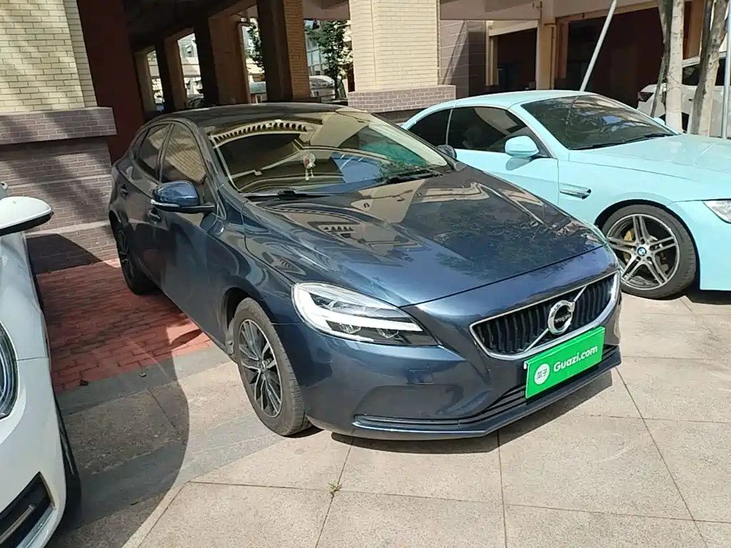 Фото 4 - Volvo V40