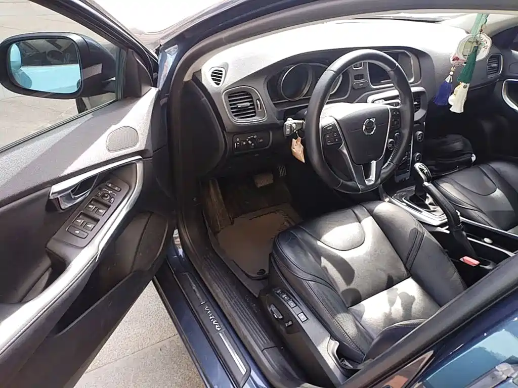 Фото 16 - Volvo V40