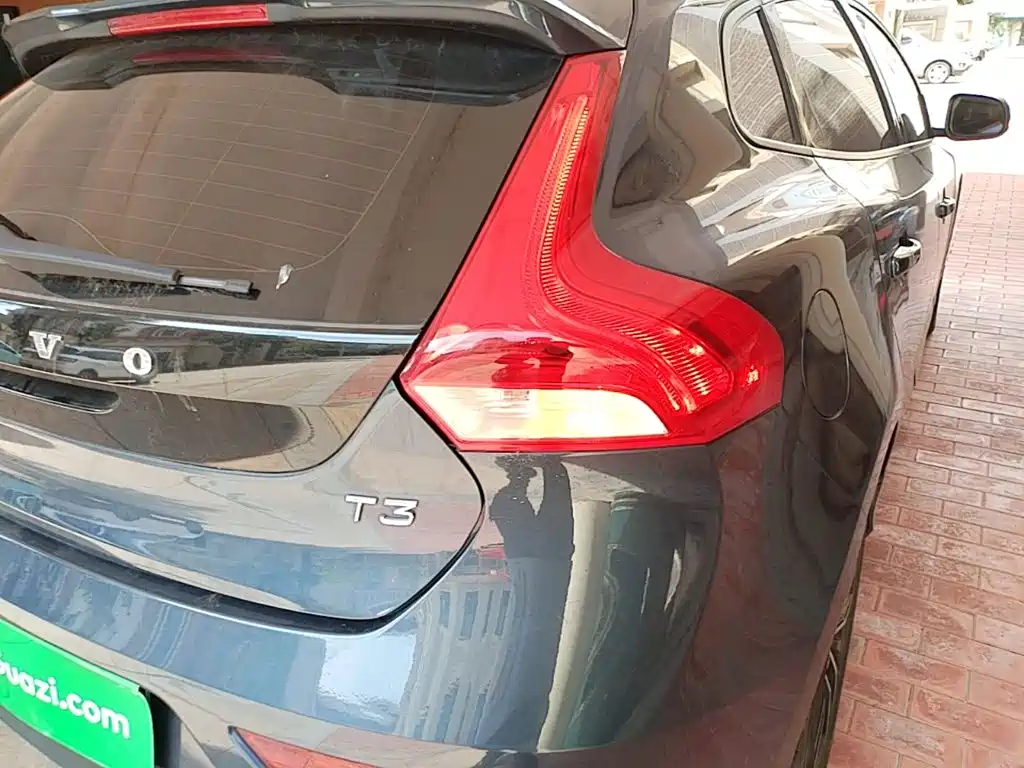 Фото 8 - Volvo V40
