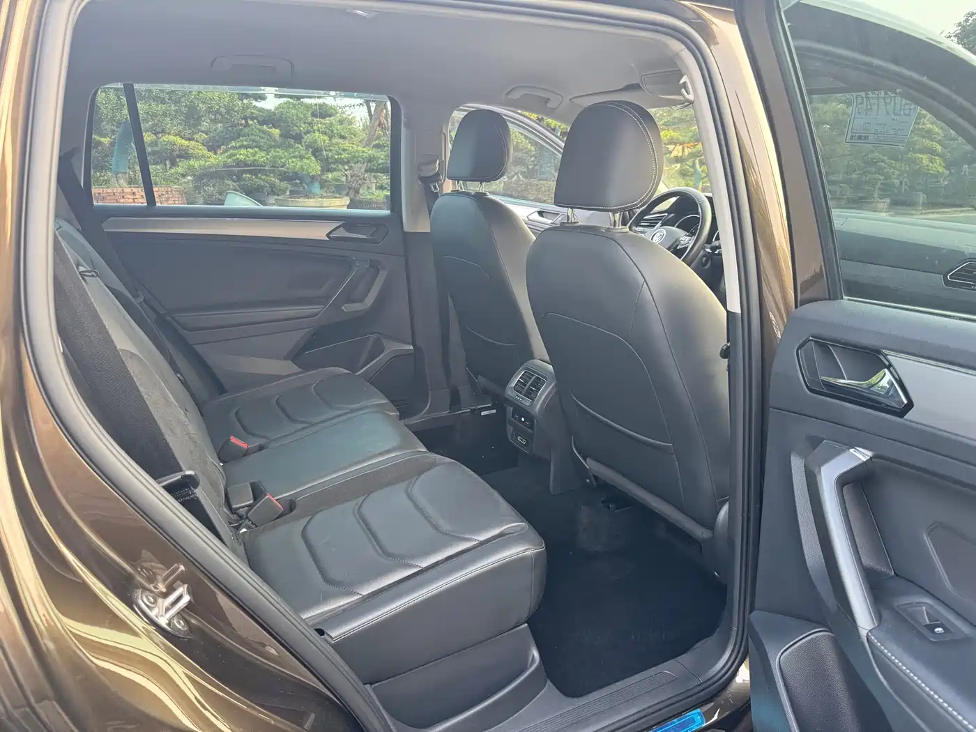 Photo 8 - Volkswagen Tiguan L