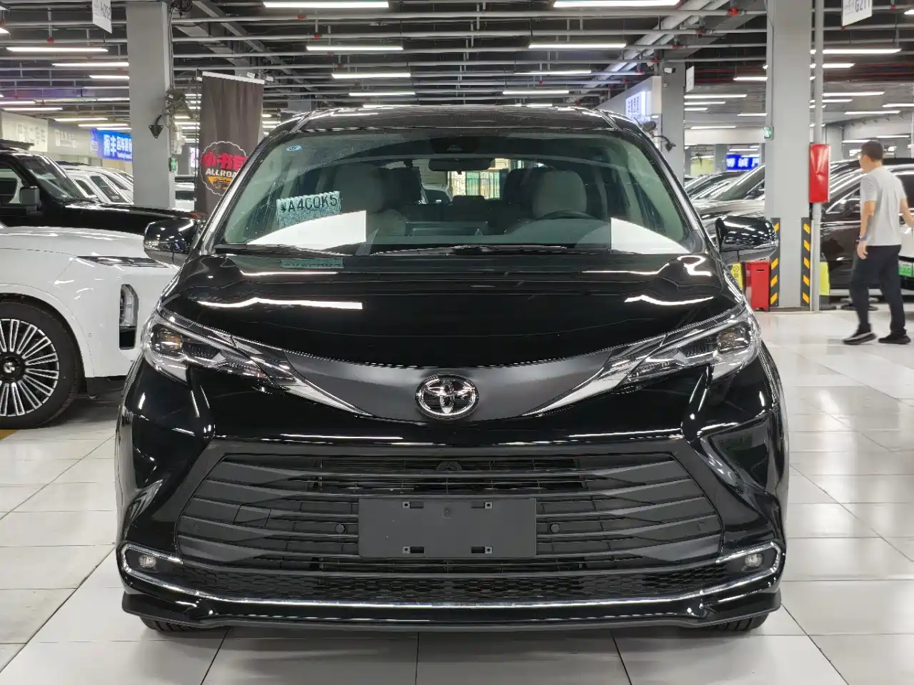 Toyota Sienna 2026 Model 2.5L Hybrid 2WD Comfort Edition фото 2