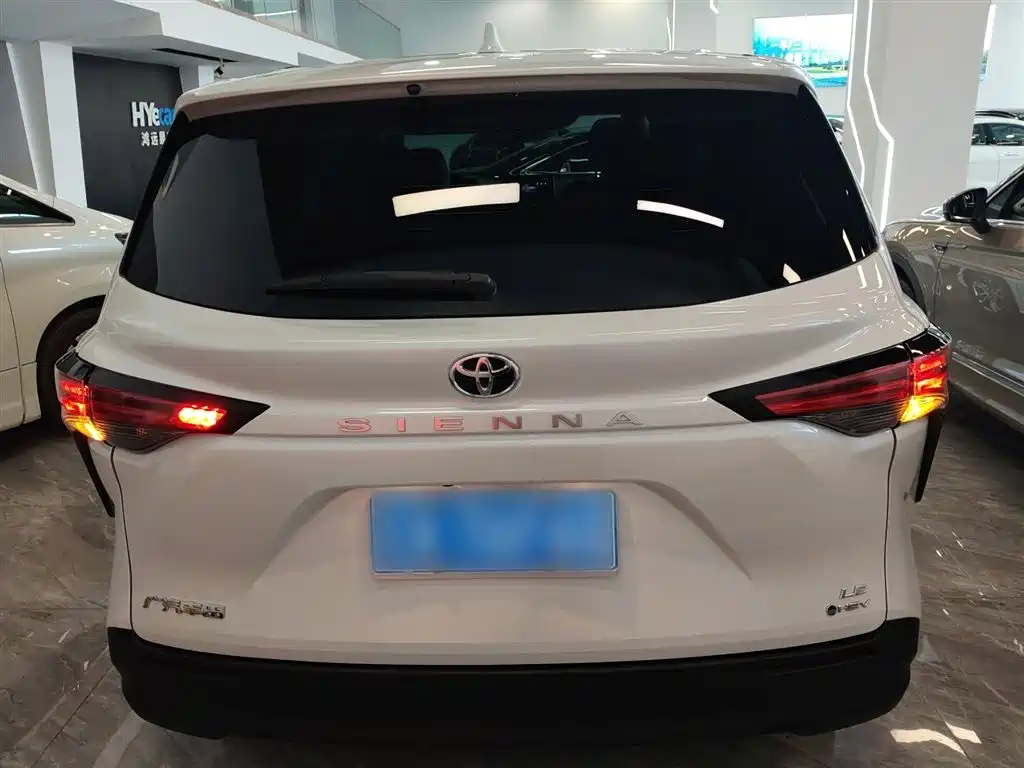Toyota Sienna 2024 2.5L Hybrid Comfort Edition фото 4