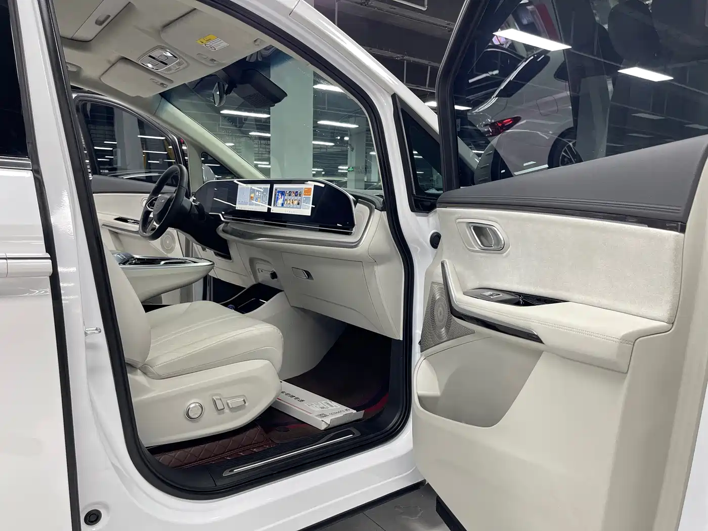 SAIC Maxus Dajia 9 2025 Super Hybrid Ultra-Long-Range Forest Edition 7-Seater фото 8