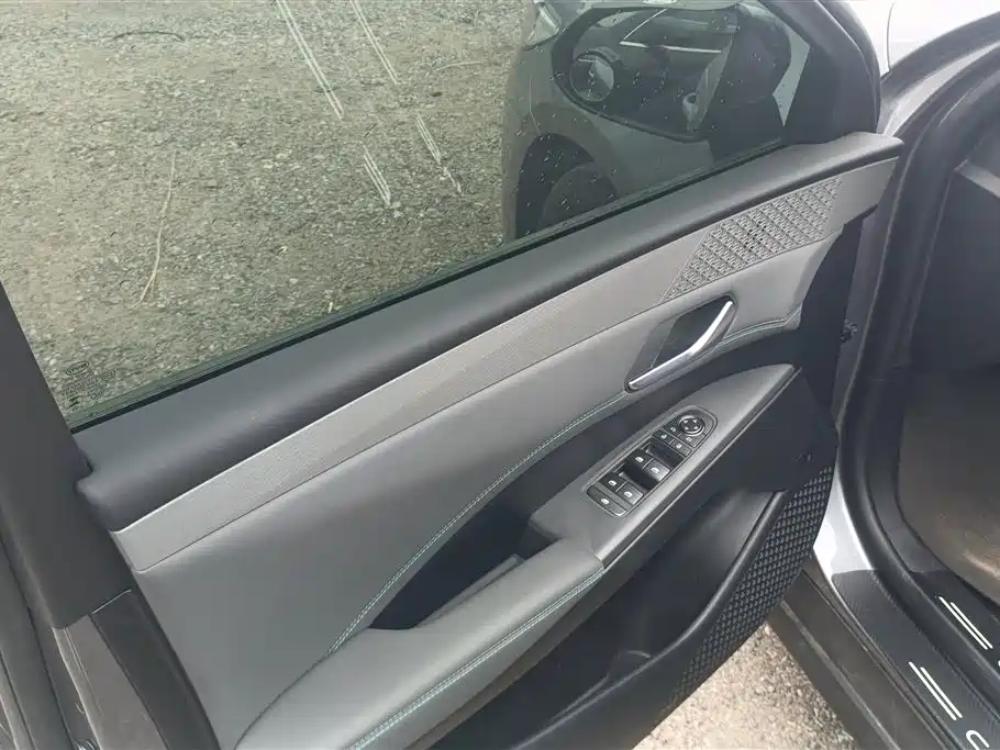 BYD Qin PLUS 2025 DM-i Smart Drive 55KM Leader фото 7