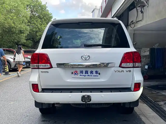 Toyota Land Cruiser 2010 Model 4.7L Automatic VX — фото 4