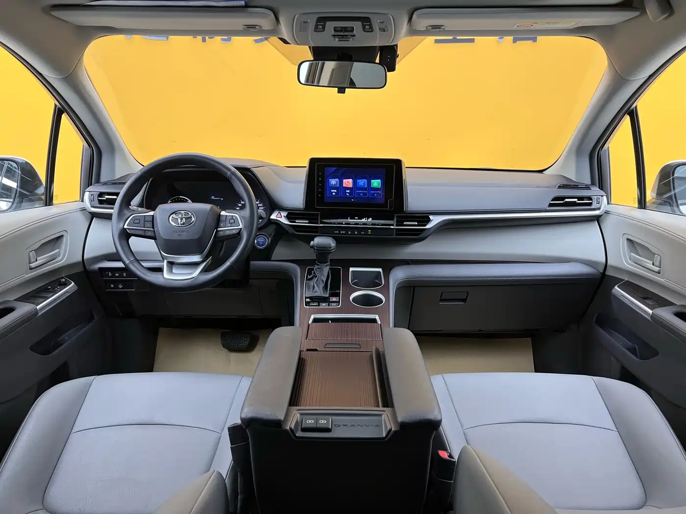 Toyota Granvia 2023 2.5L Hybrid Comfort Edition фото 15