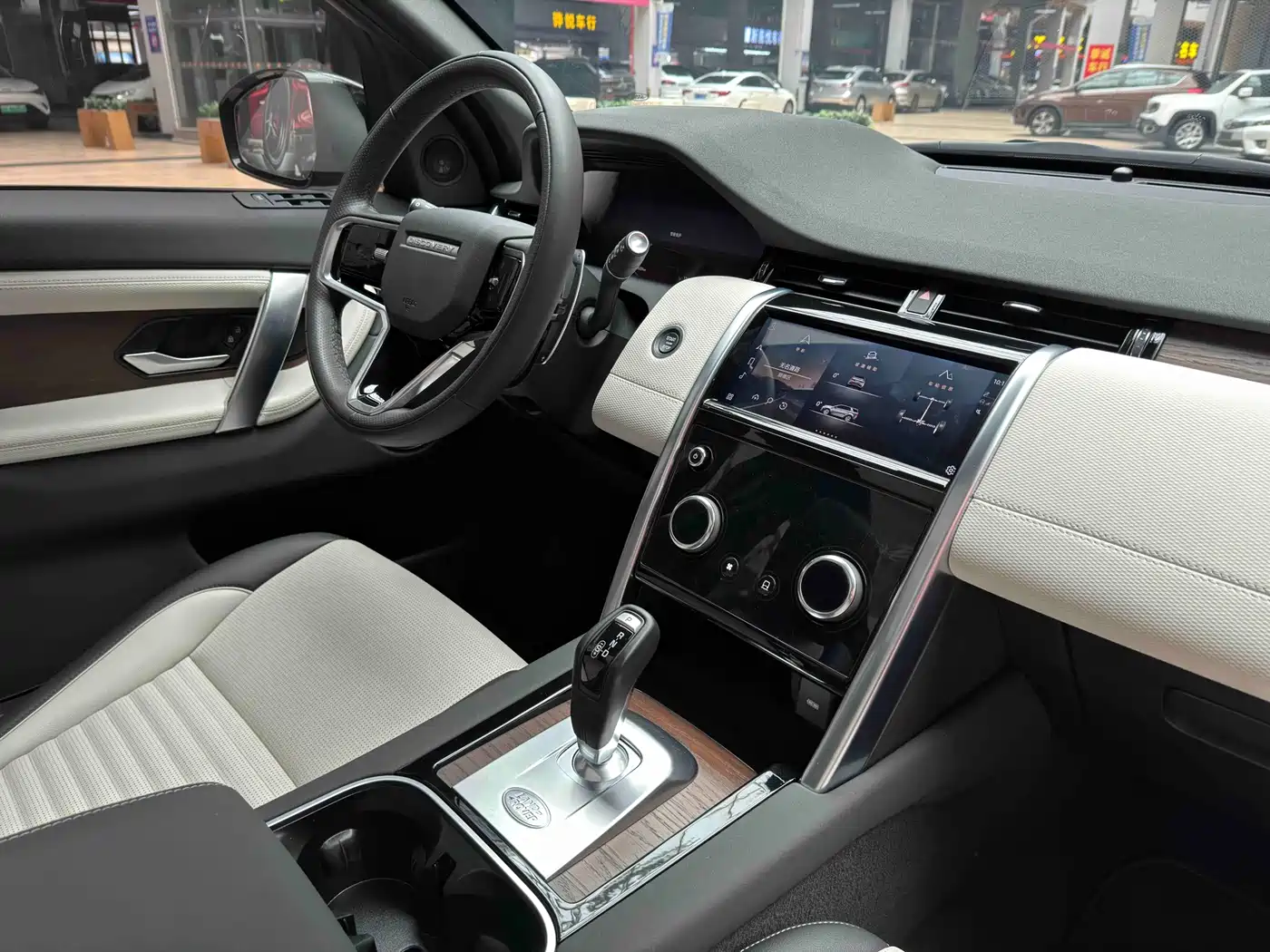 Land Rover Discovery Sport 2023 249PS R-Dynamic S Performance Version фото 7