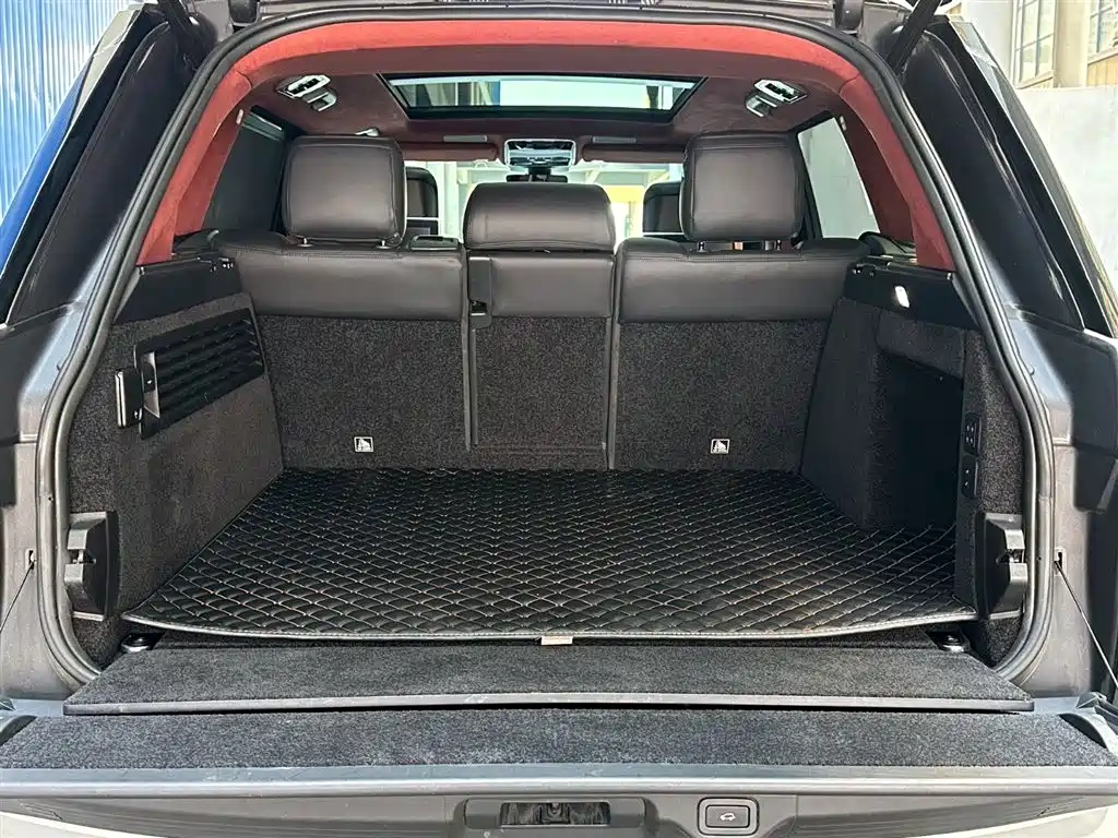 Land Rover Range Rover 2020 3.0 L6 Heritage Extended Edition фото 8