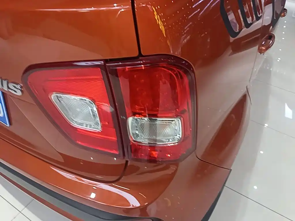 Фото 8 - Suzuki Ignis