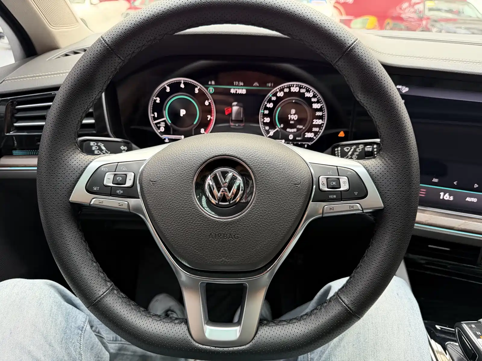 Фото 4 - Volkswagen Touareg