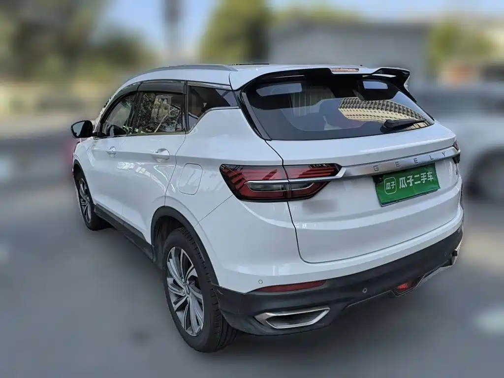 Фото 4 - Geely Binyue